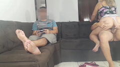 Reproduzir Fetiche a três: esposa loira gostosa com bunda perfeita é fodida com força