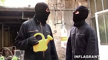 play الجبهة الساخنة الإسكات على الديك في مشهد صنم