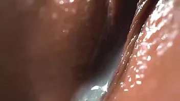 播放 Asmr 比较了假阳具和公鸡。特写镜头