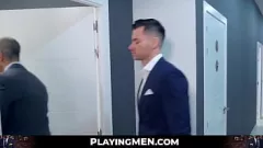 play De enorme lul van de baas straft een ongehoorzame werknemer op kantoor
