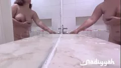 play Büyük Memeli Mısırlı MILF Seksi Banyo Alır - Arap Web Kamerası Solo