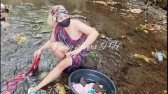 Odtwórz Publiczny seks na świeżym powietrzu ze śliczną azjatycką nastolatką Gandą