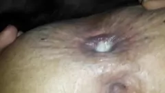 Afspelen Zwarte kerel geeft BBW-brunette een ruige anale rit, waardoor ze de volgende dag pijn doet
