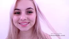 Redare Adolescentul blond are un orgasm intens la casting Couch Audition