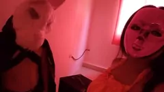 Afspelen Gek en authentiek! Latina MILF neemt stoute konijn mee naar verkleedfeestje en eindigt intens neuken midden in de festiviteiten. Echte amateurporno.