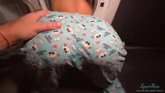 Riproduci Adolescente latina bloccato si riempie di una torta cremosa in un intenso doggystyle