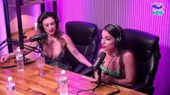 play Muie fierbinte și aburită de la prezentatorul popular