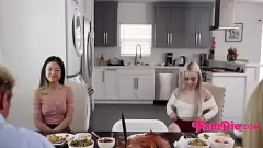 Reproducir Diversión intensa con mis hermanastras asiáticas calientes