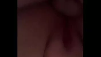 Abspielen Beide Löcher von hinten gefickt