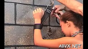 Play Voracious girlfriend in bra is masturbating