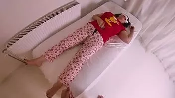Reproduzir Fodi minha sobrinha enquanto descansava, então ela acordou