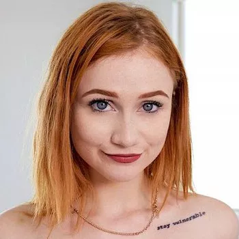 Bintang porno Scarlet Skies